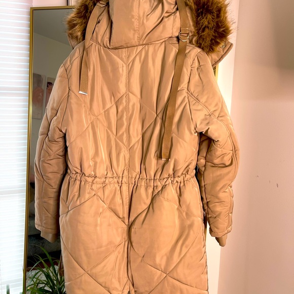 FUR LINED QUILTED COAT Super warm faux fur hooded quilted coat ! Beige - Picture 3 of 5
